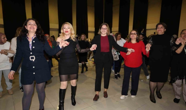 Manisalı kadınlar gönüllerince eğlendi