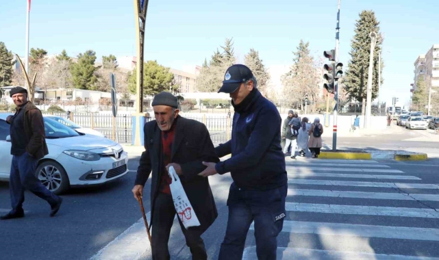 Mardin'de yaya geçitlerinde polis ve zabıta görevlendirildi