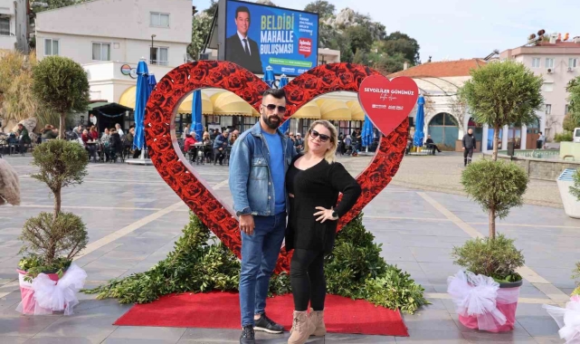 Marmaris'te Sevgililer Günü için özel fotoğraf panosu kuruldu