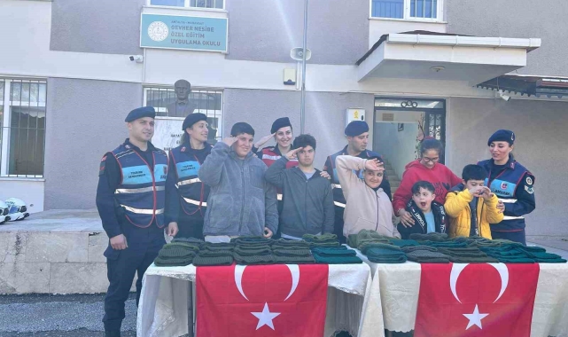 "Mehmetçik Üşümesin" projesiyle özel eğitim öğrencilerinden anlamlı destek