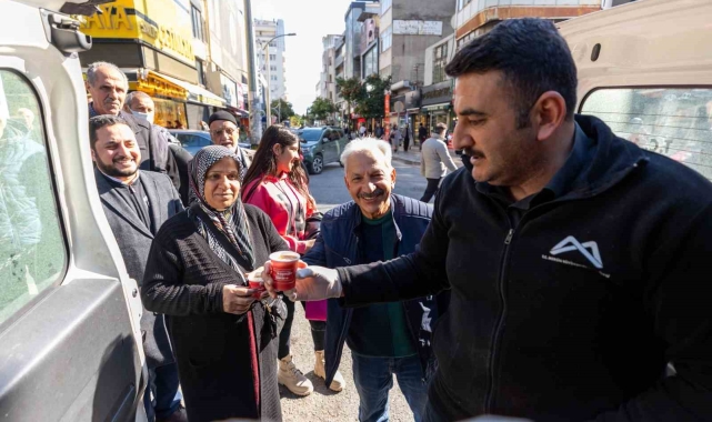Mersin Büyükşehir Belediyesinden vatandaşlara 'kaynar' ikramı