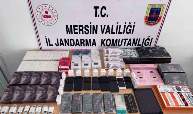 Mersin'de 15 gümrük kaçağı cep telefonu ele geçirildi