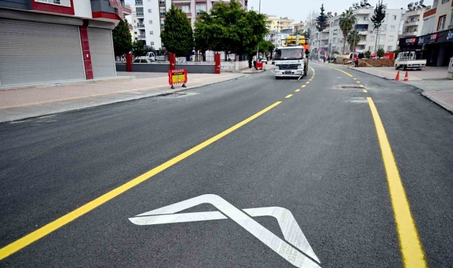 Mersin&#039;de bozuk yollar onarılıyor