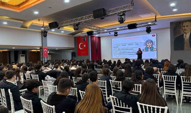 Mersin'de jandarmadan öğrencilere yönelik siber farkındalık eğitimi