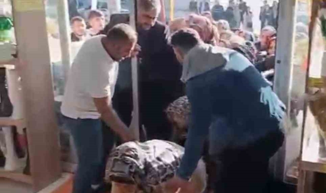 Mersin'de mağaza açılışında yapılan indirim izdihama neden oldu