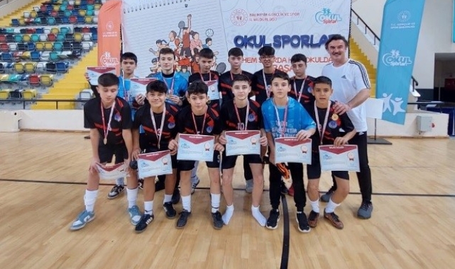 Moymul Ortaokulu Futsal Takımı, grubunu ilk sırada tamamladı