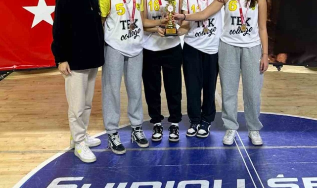 MTK Koleji basketbol 3x3'te genç kızlar ve genç erkekler kupaları kazandı