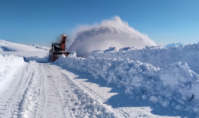 Muş'ta kar ve tipi nedeniyle mahsur kalan 80 kişi kurtarıldı