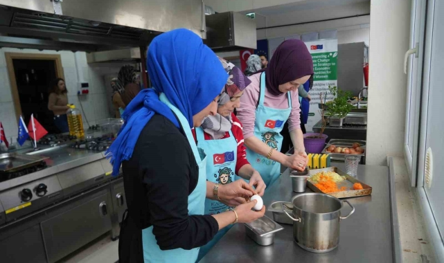 Mutfakta çöpe giden ürünler sağlıklı yiyecek ve içeceğe dönüşüyor