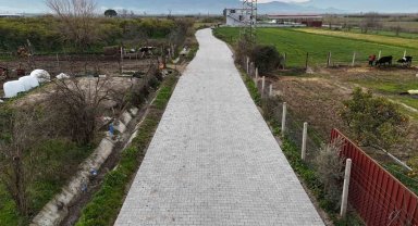 Nazilli Belediyesi Sevindikli'de yolları yeniliyor