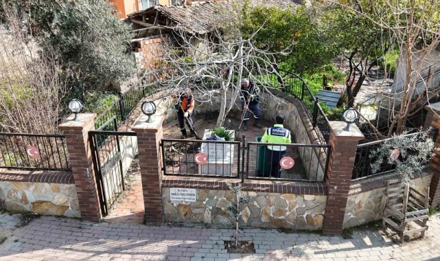 Nazilli Belediyesi'nden Ramazan öncesi türbelerde bakım ve temizlik çalışması