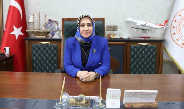 Niğde İl Milli Eğitim Müdürü çiçek yerine kitap istedi