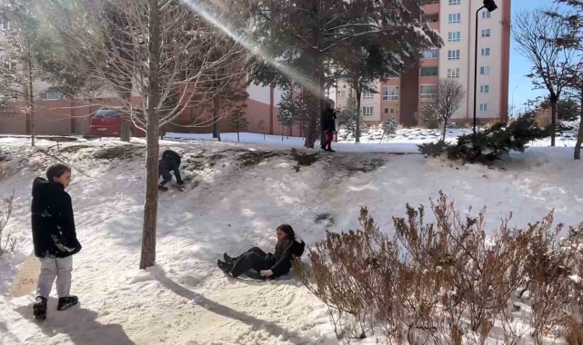 Niğde'de okullar tatil oldu, karın keyfini çocuklar çıkardı
