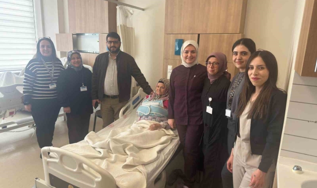 Odun toplarken düşen ve omuzu çıkan hasta, kapalı yöntemle ameliyat edildi