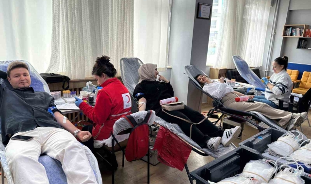 Okulda kan bağışı kampanyası: 1 günde 142 ünite kan bağışı yapıldı