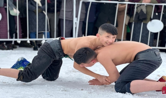 Ordu'da menderesleri ile ünlü Perşembe Yaylası'nda kar festivali yapıldı