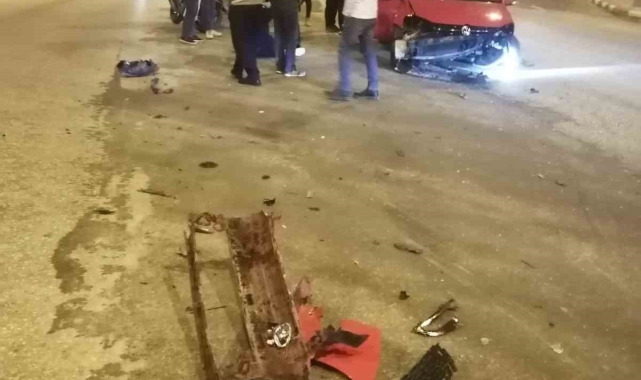 Orta refüje çarpan otomobil sürücüsü yaralandı