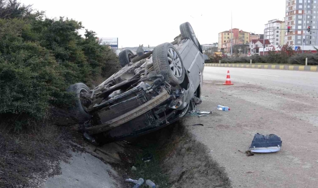 Otomobil takla attı, 2 kişi küçük sıyrıklarla araçtan çıktı