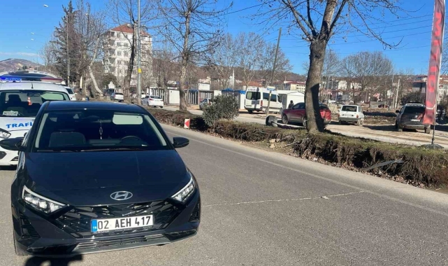 Otomobilin çarptığı yayaya yaralandı