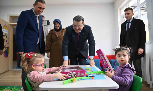 Özel çocuklarla keyifli anlar yaşadı