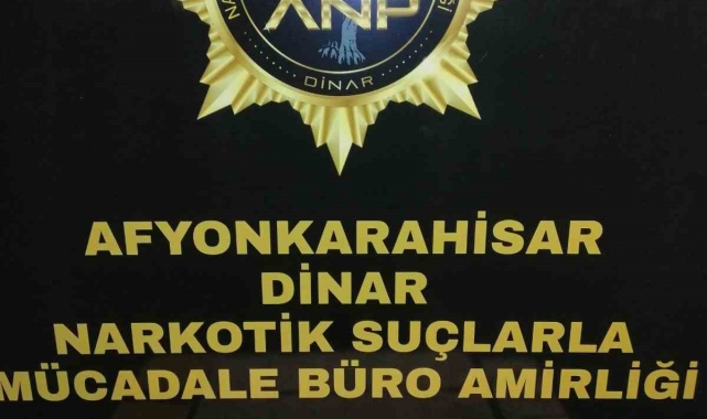Peçeteye emdirilmiş uyuşturucu ile yakalanan 2 kişi tutuklandı