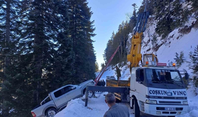 Pikapla 30 metreden uçtu, kazayı yara almadan atlattı
