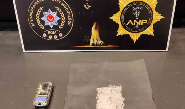 Polis takibe aldığı şahsı uyuşturucu madde ve hassas teraziyle yakaladı
