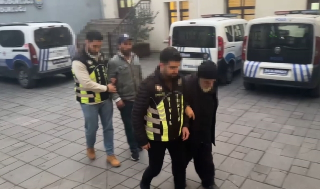 Polisten park ücreti isteyen değnekçiye suçüstü