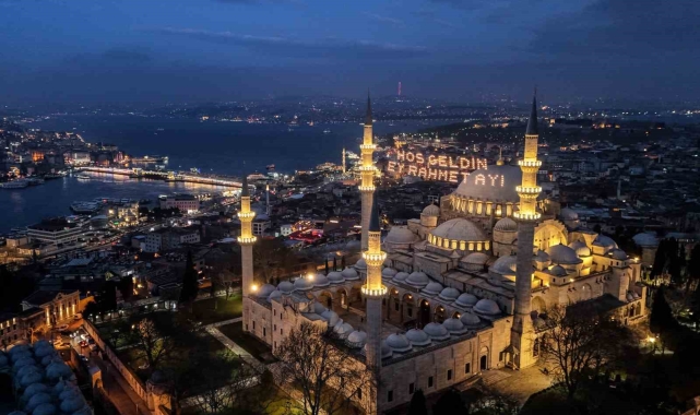 Ramazan ayının habercisi mahyalar İstanbul'u süslemeye başladı