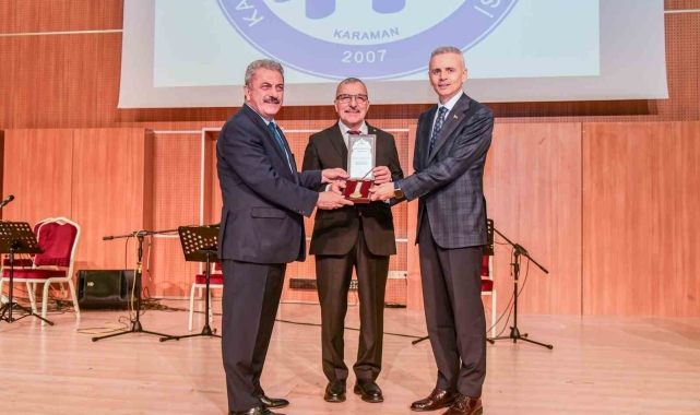 Rektör Gavgalı'ya üstün hizmet madalyası