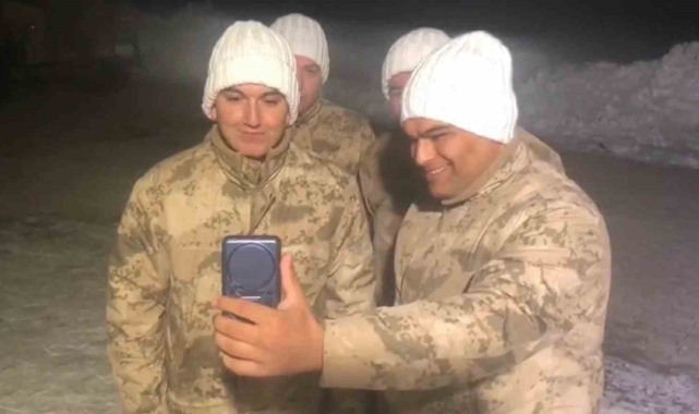 Sabahat ve Selma ninenin ördüğü bereler Mehmetçik'in yüreğini ısıttı