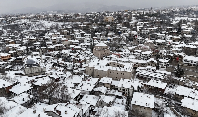 Safranbolu'da karla kaplanan tarihi yapılar havadan görüntülendi