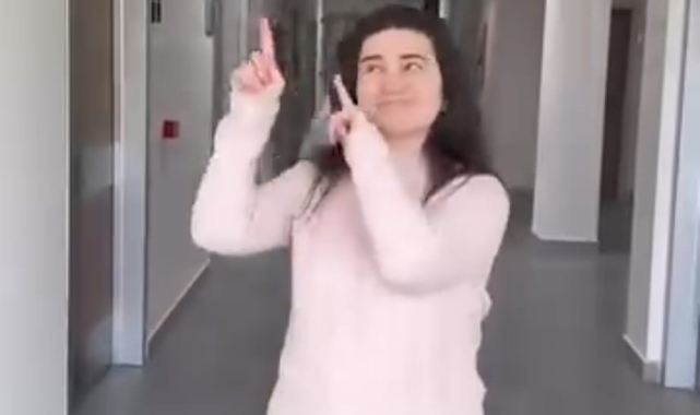 Sağlık çalışanlarından normal doğum için danslı paylaşım