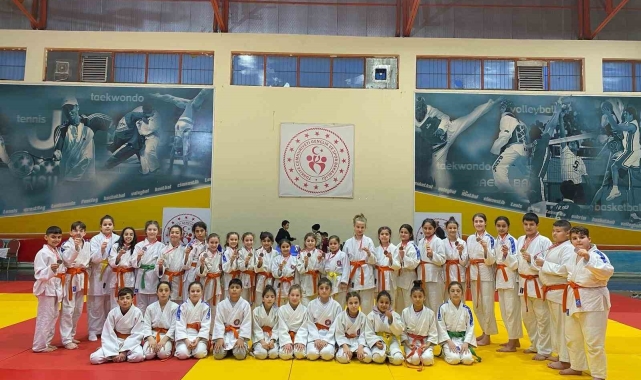 Salihlili judoculardan 6 altın, 5 gümüş, 10 bronz madalya