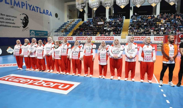 Şalvarlı Anadolu kadınları, Kuzeyboru ile karşı karşıya geldi