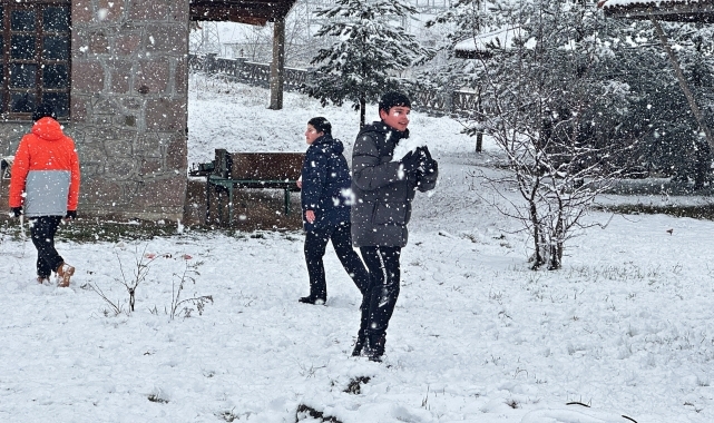 Samsun&#039;un yüksek kesimlerinde kar etkili oldu