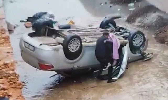 Şanlıurfa'da dereye düşen otomobildeki baba ve oğlu yaralandı