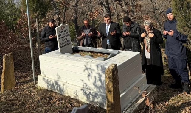 Şaphane'de şehit asker Ergin, mezarı başında anıldı
