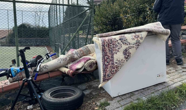 Sarıyer'de 3 katlı müstakil binanın deposunda yangın