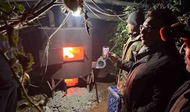 Serik Kaymakamı Şahin zirai don nöbeti tutan çiftçilerle sabahladı