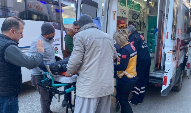 Serik'te otomobille çarpışan motosikletli yaralandı