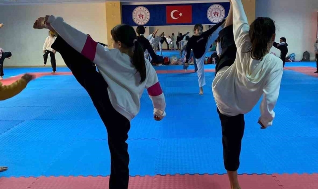 Sevgi evlerinin çocukları taekwondo yaptı
