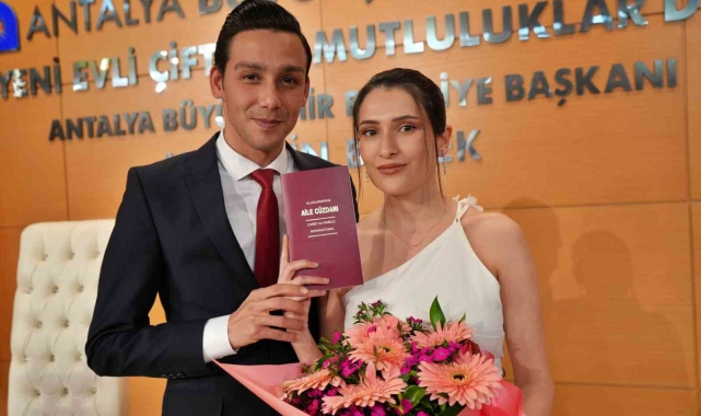 Sevgililer Günü'nde 14.14'te 'evet' dediler