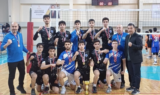 Seyhan Belediyespor Kulübü, Adana Voleybol Ligi'nde gençler ve küçükler erkek kategorilerinde Adana Şampiyonu oldu