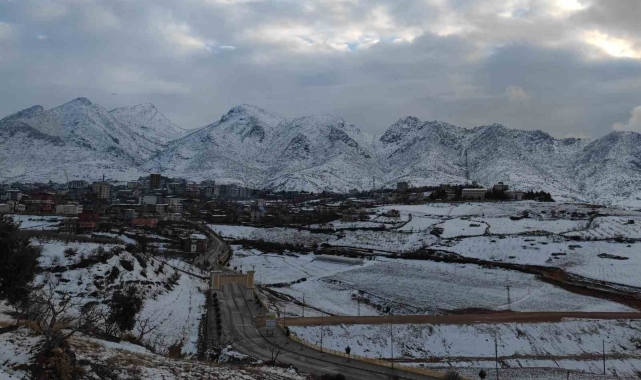 Siirt'te kar, kartpostallık görüntüler oluşturdu