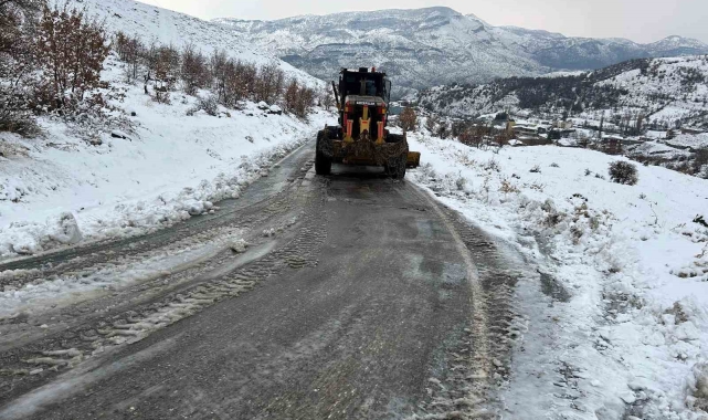 Siirt'te kar nedeniyle kapanan yollar ulaşıma açıldı