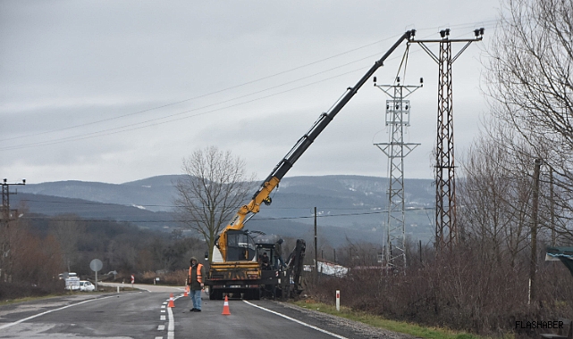 Sinop'ta eskiyen elektrik direkleri yenileniyor