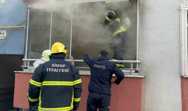 Sinop'ta 5 katlı binada yangın paniği