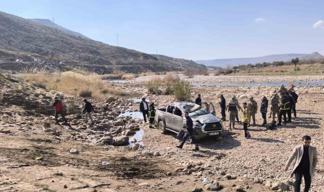 Şırnak'ta kamyonet şarampole yuvarlandı: 4 yaralı