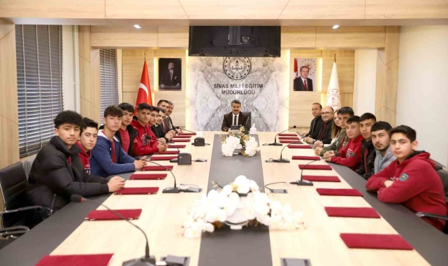Sivaslı öğrenciler Fransa'da staj yapacak